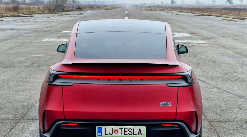Iz srca gore na elektriko: Tesla Model Y Performance preizkušena na legendarni Željavi