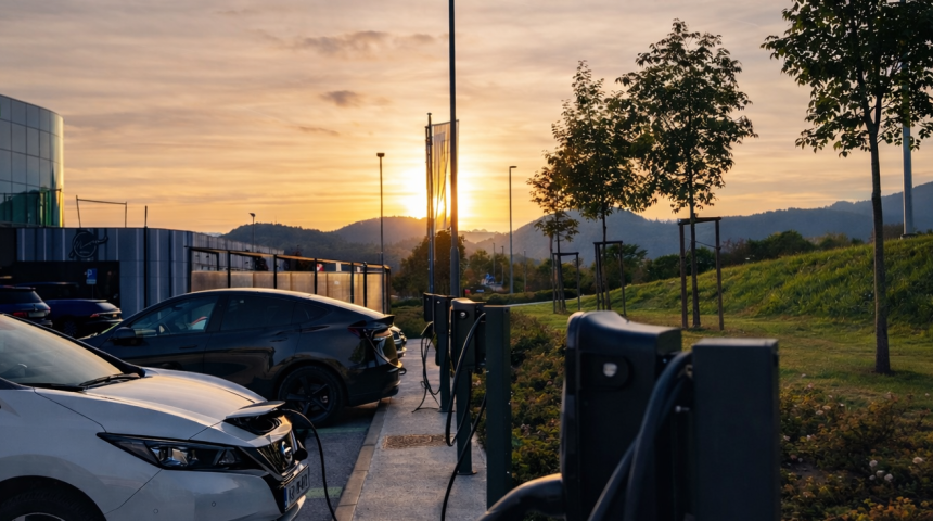 Polnjenje v blokih ne sme ostati slepa pega e-mobilnosti