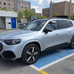 Novi Mercedes GLB 250+ EQ – prostoren družinski električar, ki preseneti na avtocesti