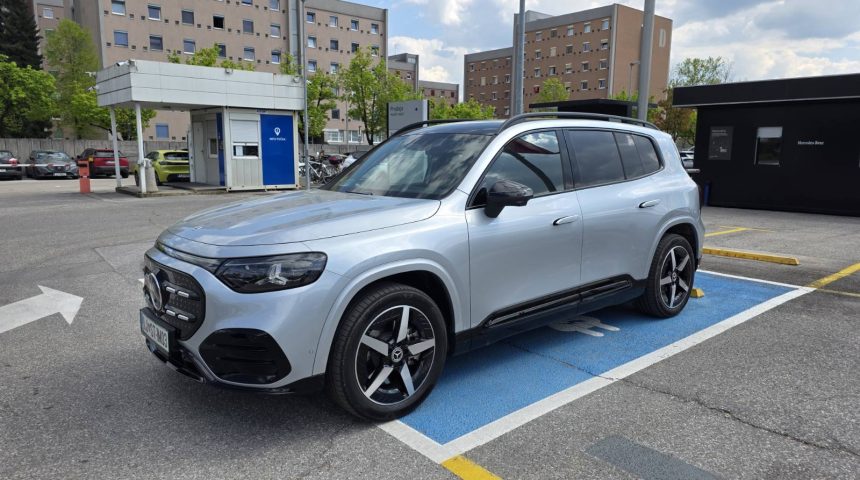 Novi Mercedes GLB 250+ EQ – prostoren družinski električar, ki preseneti na avtocesti