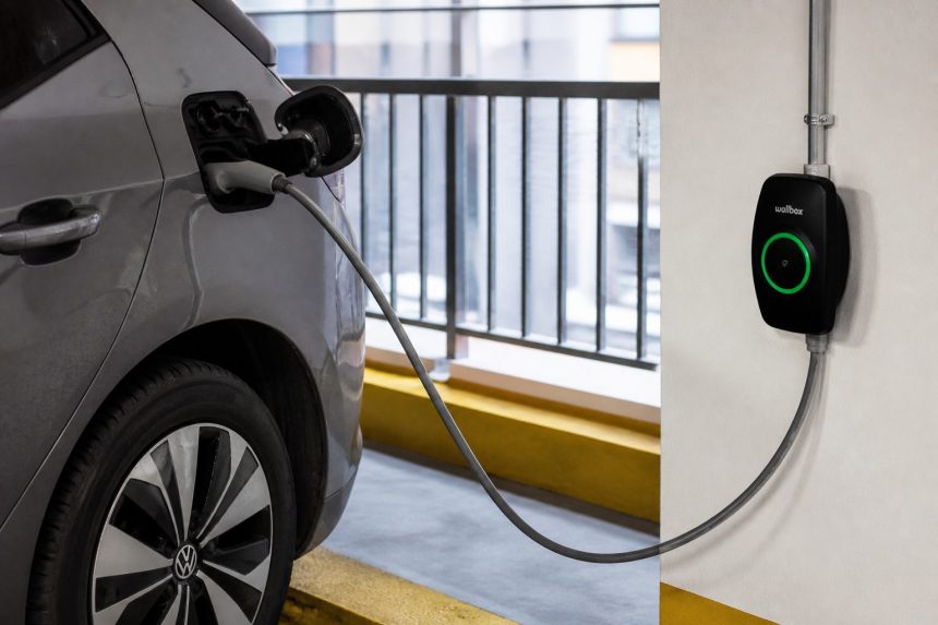 Energetski zakon: Vsaka »nova rešitev« lahko dodatno oteži dostop do polnilnic v večstanovanjskih stavbah