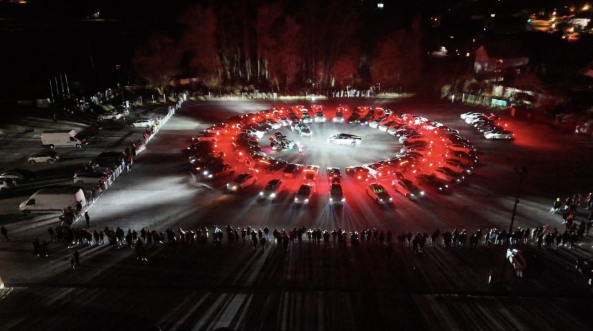 Umetna inteligenca ne naredi Tesla Light Showa. Pomaga nam priti do njega.