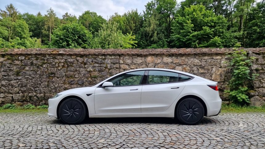 Tesla Model 3: kralj prodaje v Sloveniji 06/2026